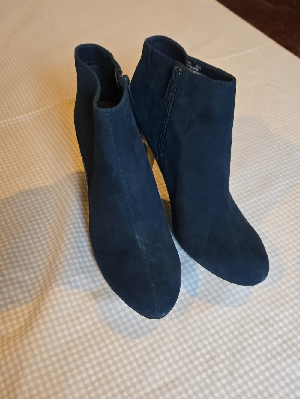 New In the Box, Bella Vita Women's Navy Suede Ankle Boots, Size 9